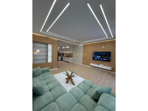 Tirane, shitet apartament 2+1+Ballkon , 184.000 € 