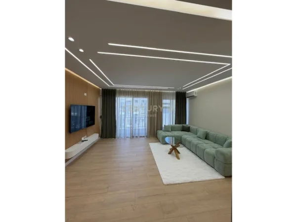 Tirane, shitet apartament 2+1+Ballkon , 184.000 € 