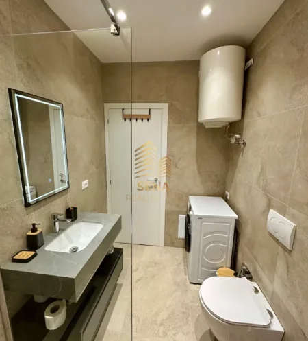 Tirane, jepet me qera apartament 2+1+Ballkon Kati 2, 70 m² 700 € (Brryl)
