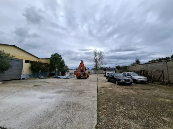Vlore, shitet magazine , 7.000 m² 650.000 € (Mifol, Novosele, Vlore)