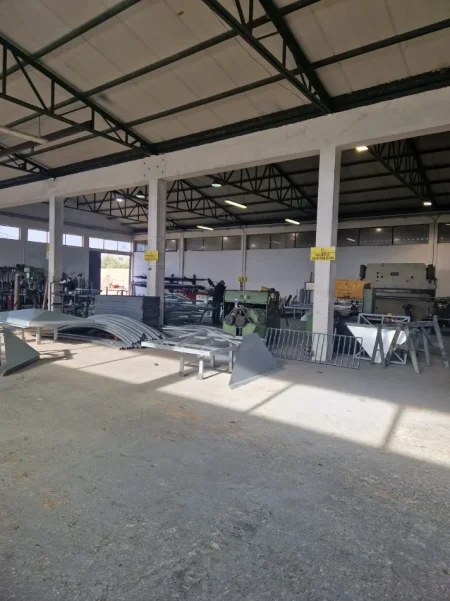Vlore, shitet magazine , 7.000 m² 650.000 € (Mifol, Novosele, Vlore)