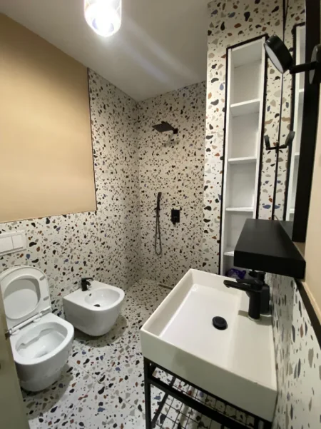 Tirane, jap me qera apartament 1+1 Kati 5, 70 m² 690 € (21 Dhjetori)