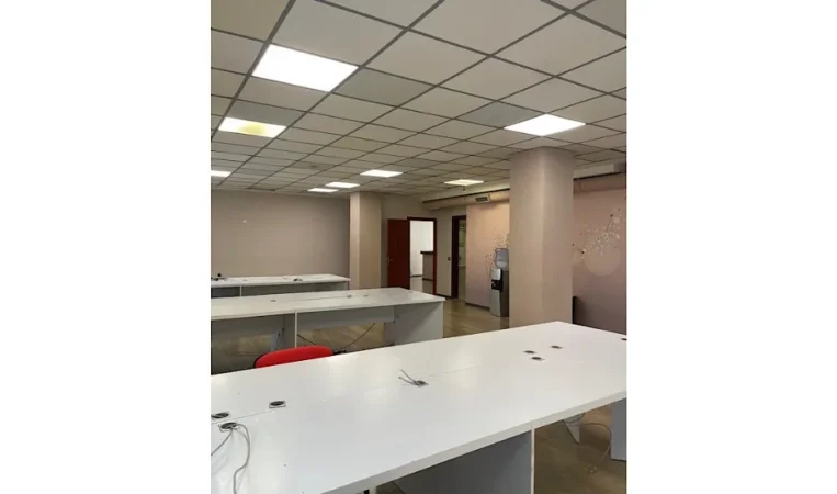 Tirane, jepet me qera zyre Kati 0, 80 m² 1.200 € 