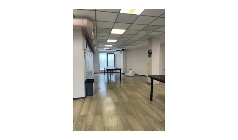 Tirane, jepet me qera zyre Kati 0, 80 m² 1.200 € 