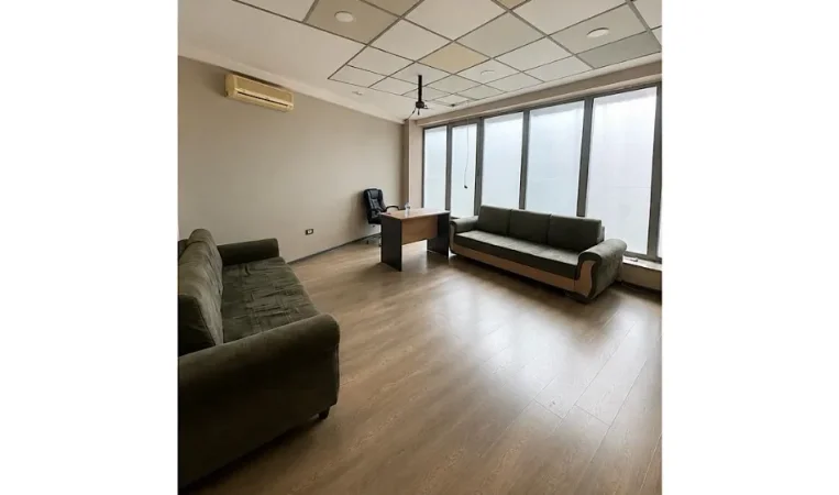 Tirane, jepet me qera zyre Kati 0, 80 m² 1.200 € 