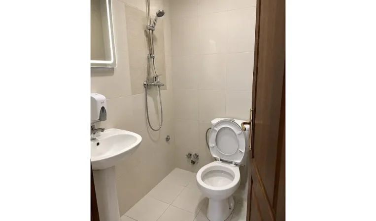 Tirane, jepet me qera zyre Kati 0, 80 m² 1.200 € 