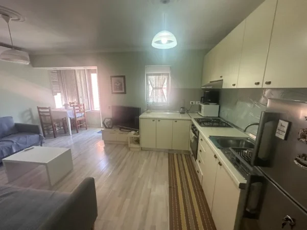 Tirane, jepet me qera apartament 2+1 , 70 m² 500 € (Rruga Mihal Grameno)