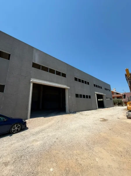 Tirane, jepet me qera magazine , 800 m² 2.500 € (Shijak)