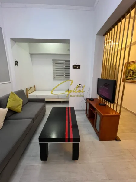 Tirane, jepet me qera garsonier 1+1 Kati 1, 50 m² 400 € (ISH PARKU)