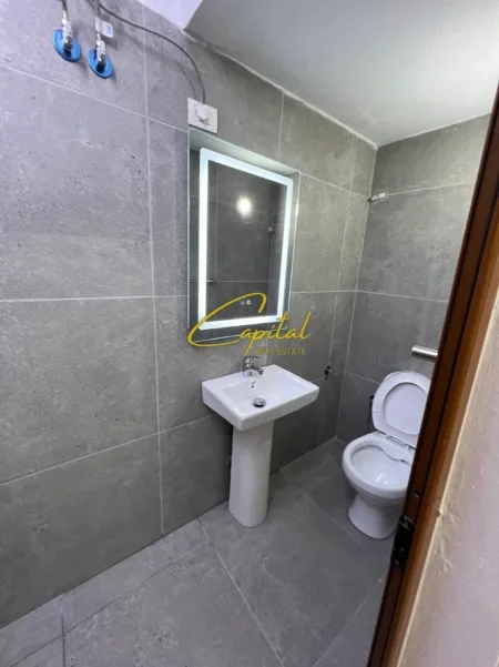 Tirane, jepet me qera garsonier 1+1 Kati 1, 50 m² 400 € (ISH PARKU)