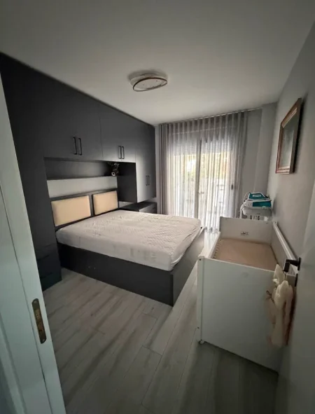 Tirane, jepet me qera apartament 2+1 Kati 4, 85 m² 830 € (rruga barrikadave)