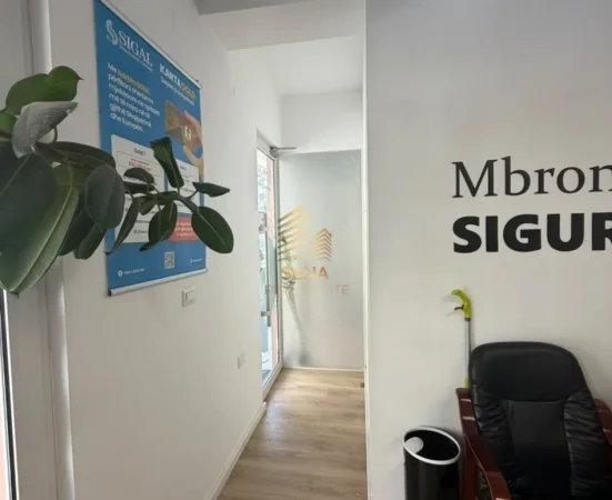 Tirane, jepet me qera ambjent biznesi Kati 1, 26 m² 400 € (Komuna e Parisit)