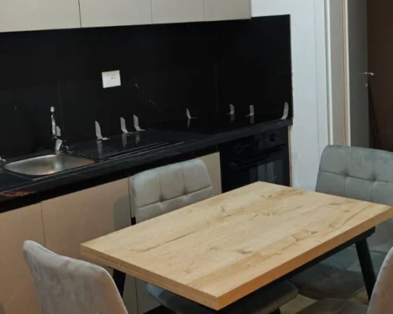 Tirane, jepet me qera apartament 1+1+Aneks+Ballkon Kati 3, 51 m² 370 € (fresku)