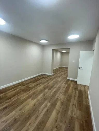 Tirane, jepet me qera zyre Kati 2, 110 m² 1.200 € (stadiumi dinamo , sheshi willson)