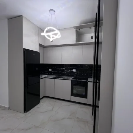 Tirane, jepet me qera apartament 1+1 Kati 4, 600 € (Don Bosko)