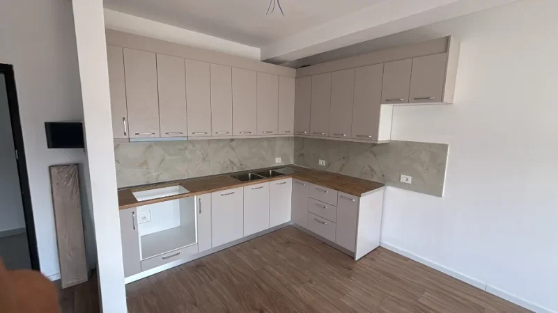 Tirane, jepet me qera apartament 1+1+Aneks+Ballkon Kati 3, 59 m² 400 € 