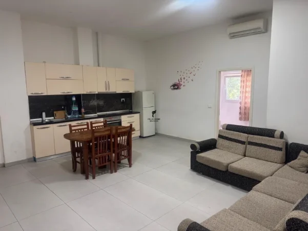 Tirane, jepet me qera apartament 3+1 Kati 1, 110 m² 550 € (FRESKU)