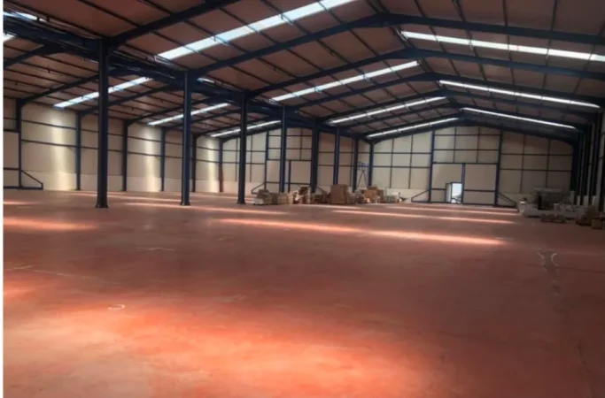 Tirane, jepet me qera magazine , 2.200 m² 6.600 € 