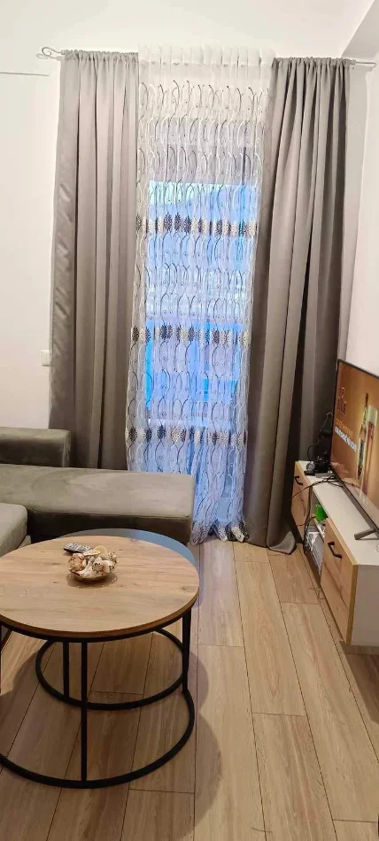 Tirane, jepet me qera apartament 1+1+Ballkon Kati 6, 46 m² 400 € (Ali Dem)