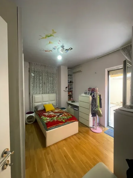 Tirane, shitet apartament 2+1 Kati 4, 155 m² 320.000 € (KOMUNA E PARISIT)