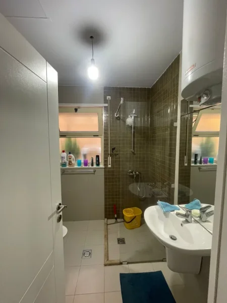 Tirane, shitet apartament 2+1 Kati 4, 155 m² 320.000 € (KOMUNA E PARISIT)