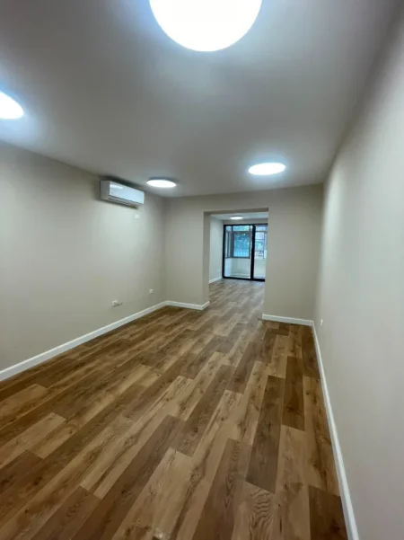 Tirane, jepet me qera ambjent biznesi Kati 2, 110 m² 1.200 € (ish blloku)
