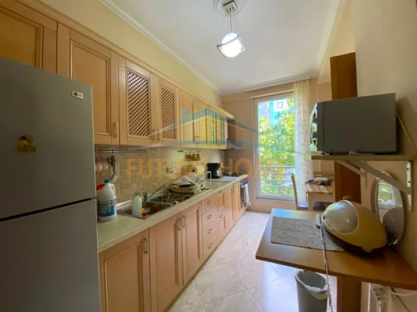 Tirane, jepet me qera apartament 1+1 Kati 4, 72 m² 500 € (LAPRAKE , Prane Kupoles)