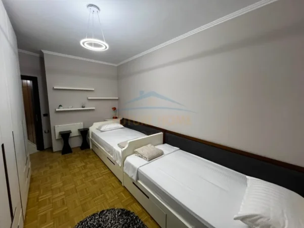Tirane, jepet me qera apartament 2+1+Ballkon Kati 7, 105 m² 900 € (sheshi willson)