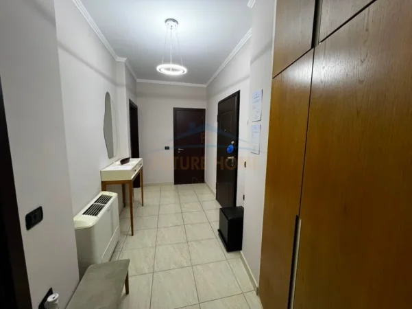 Tirane, jepet me qera apartament 2+1+Ballkon Kati 7, 105 m² 900 € (sheshi willson)