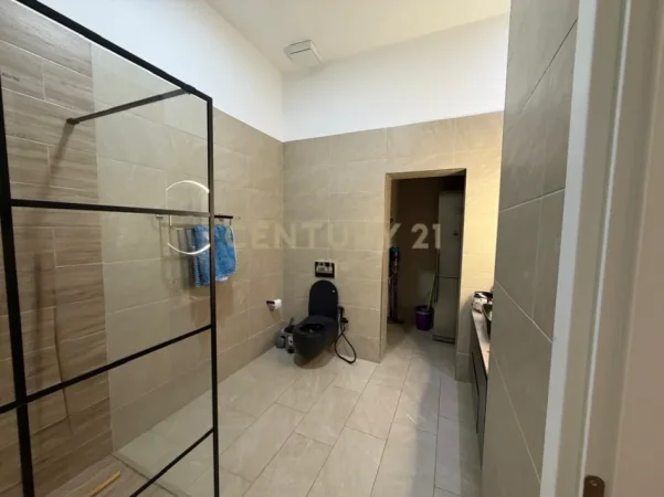 Tirane, shitet apartament 2+1 Kati 1, 108 m² 220.000 € (liqeni i thate rruga peti pa malore)