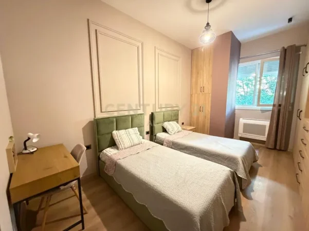 Tirane, shitet apartament 2+1 Kati 1, 108 m² 220.000 € (liqeni i thate rruga peti pa malore)