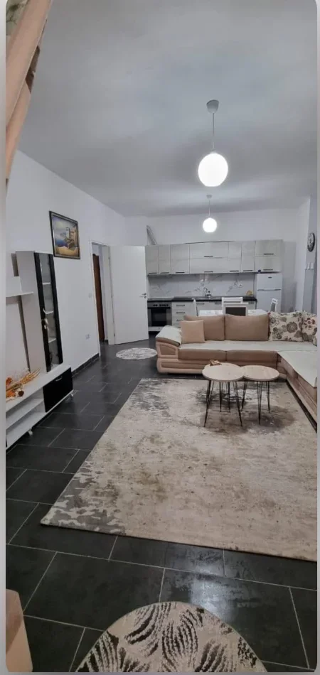 Tirane, jepet me qera apartament 1+1+Ballkon Kati 3, 80 m² 350 € (Fresk)