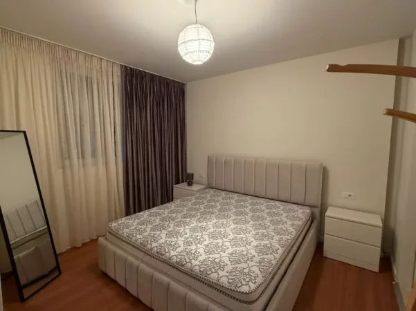 Tirane, jepet me qera apartament 2+1+Ballkon Kati 2, 95 m² 800 € (LIQENI THATE)