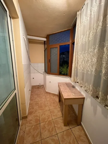 Tirane, jepet me qera apartament 2+1+Ballkon Kati 2, 65 m² 600 € 