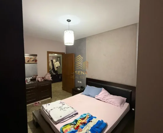Tirane, jepet me qera apartament 2+1+Ballkon Kati 5, 75 m² 600 € (Rruga e Kavajes)