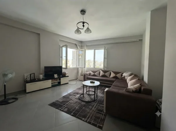 Tirane, jepet me qera apartament 1+1+Ballkon Kati 2, 85 m² 500 € (Kopshti Botanik)