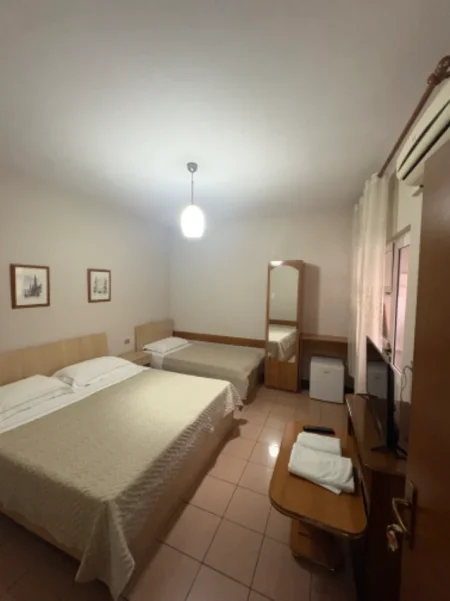 Tirane, Dhoma me qera per vajza ose studente  Kati 1, 20 m² 300 €