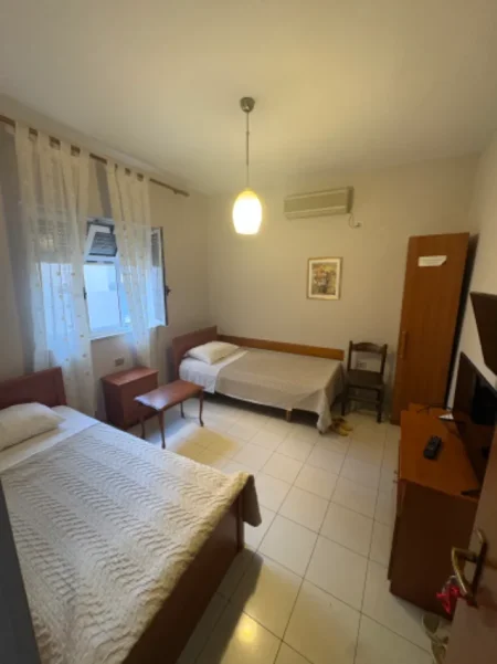 Tirane, Dhoma me qera per vajza ose studente  Kati 1, 20 m² 300 €
