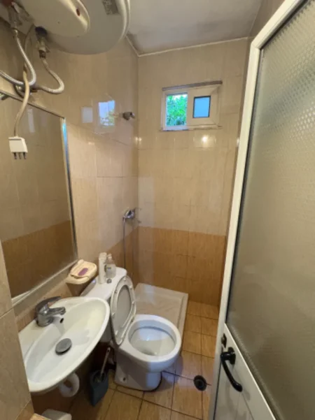 Tirane, Dhoma me qera per vajza ose studente  Kati 1, 20 m² 300 €