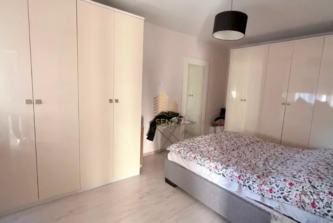 Tirane, jepet me qera apartament 1+1+Ballkon Kati 8, 65 m² 600 € (Brryli)