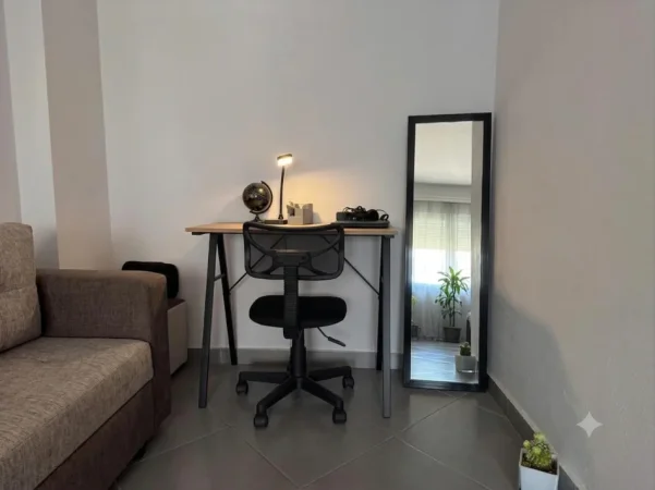 Tirane, jepet me qera apartament 1+1+Ballkon Kati 2, 85 m² 500 € (KOPESHTI BOTANIK)