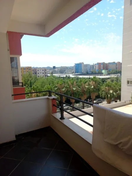 Tirane, jepet me qera apartament 1+1 Kati 3, 65 m² 390 € (Kthesa Kamzës)