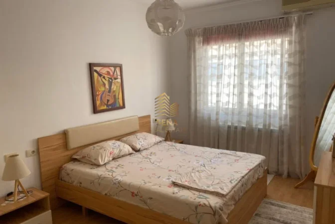 Tirane, jepet me qera apartament 2+1+Ballkon Kati 3, 70 m² 600 € (Liqeni i Thate)
