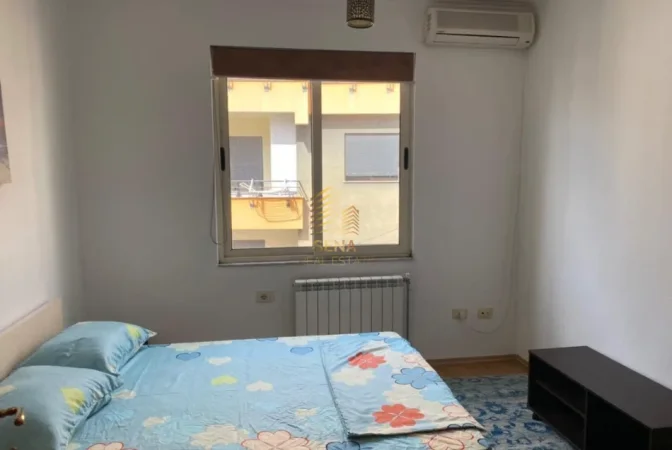 Tirane, jepet me qera apartament 2+1+Ballkon Kati 3, 70 m² 600 € (Liqeni i Thate)