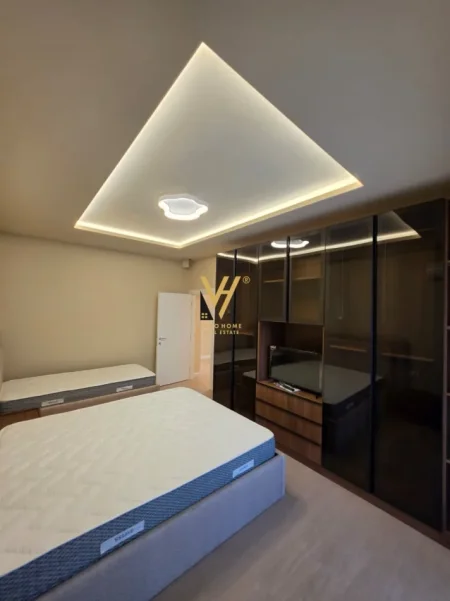 Tirane, jepet me qera apartament 2+1+Ballkon Kati 3, 110 m² 700 € (BRRYL)