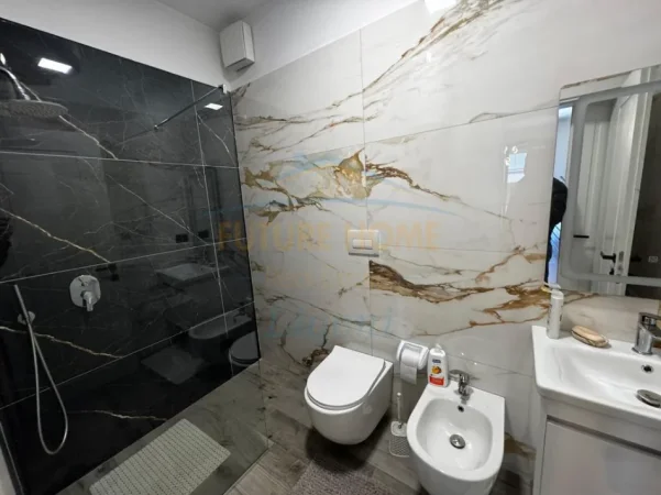 Tirane, jepet me qera 2+1 , 1.250 €