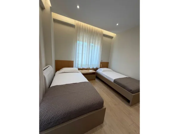Tirane, jepet me qera apartament 2+1+Ballkon Kati 9, 100 m² 1.000 € 