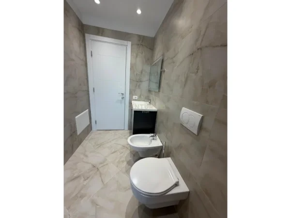 Tirane, jepet me qera apartament 2+1+Ballkon Kati 9, 100 m² 1.000 € 