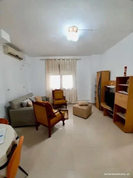Tirane, jepet me qera apartament 1+1 Kati 1, 60 m² 530 € (Rruga Muzaket)