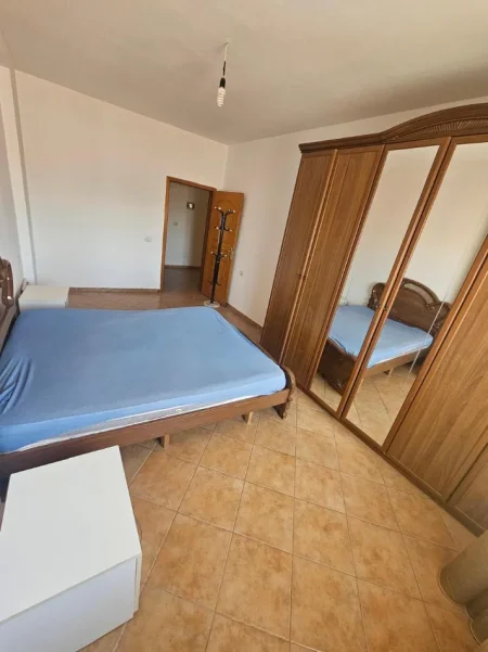 Tirane, jepet me qera apartament 1+1+Ballkon Kati 4, 65 m² 400 € 